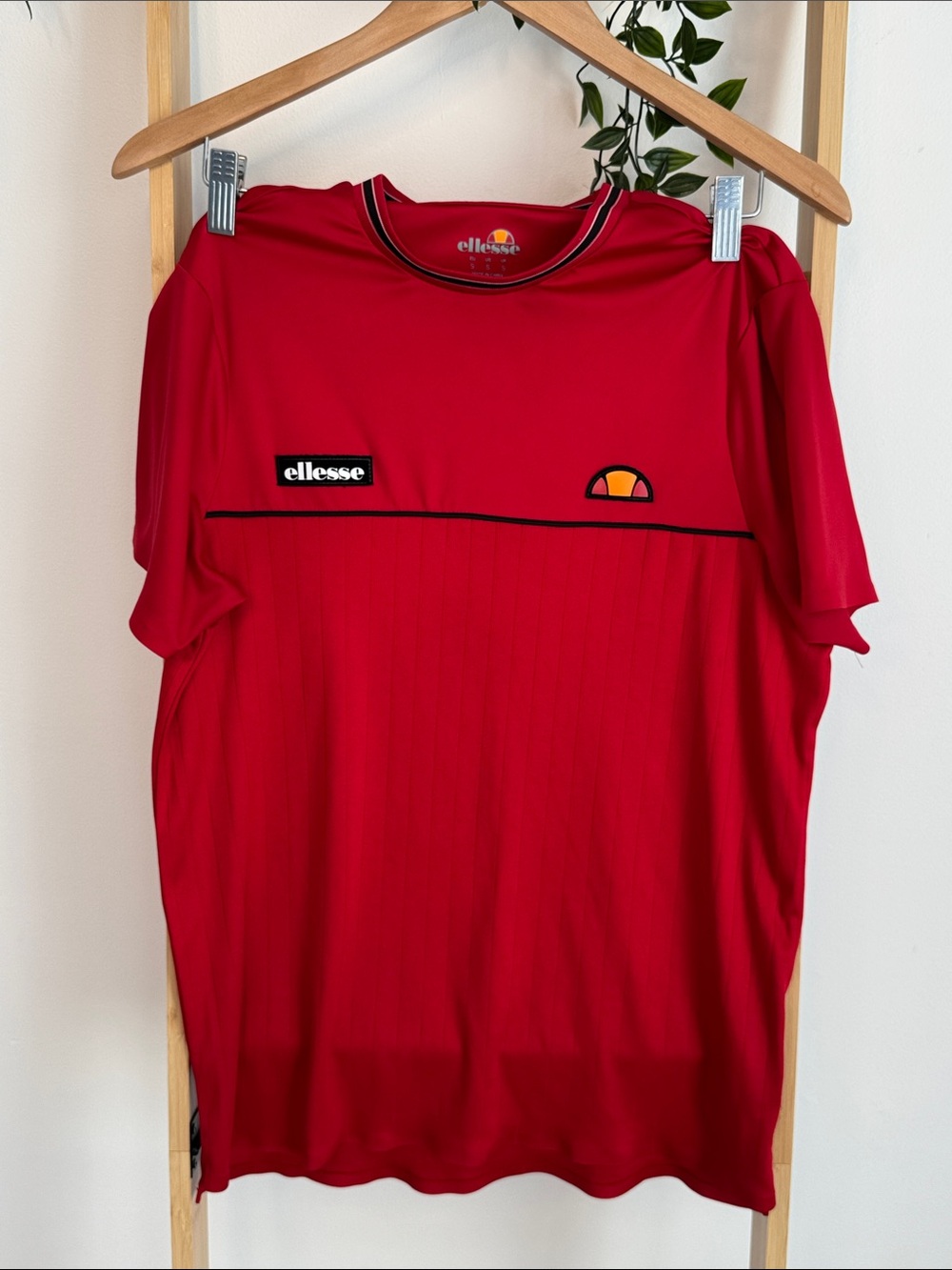 Ellesse Aaron Crew Retro Red Short-Sleeve  Ribbed neckline Logo Activewear S